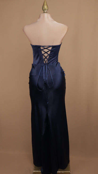 Vestido largo satinado estraple con corset
