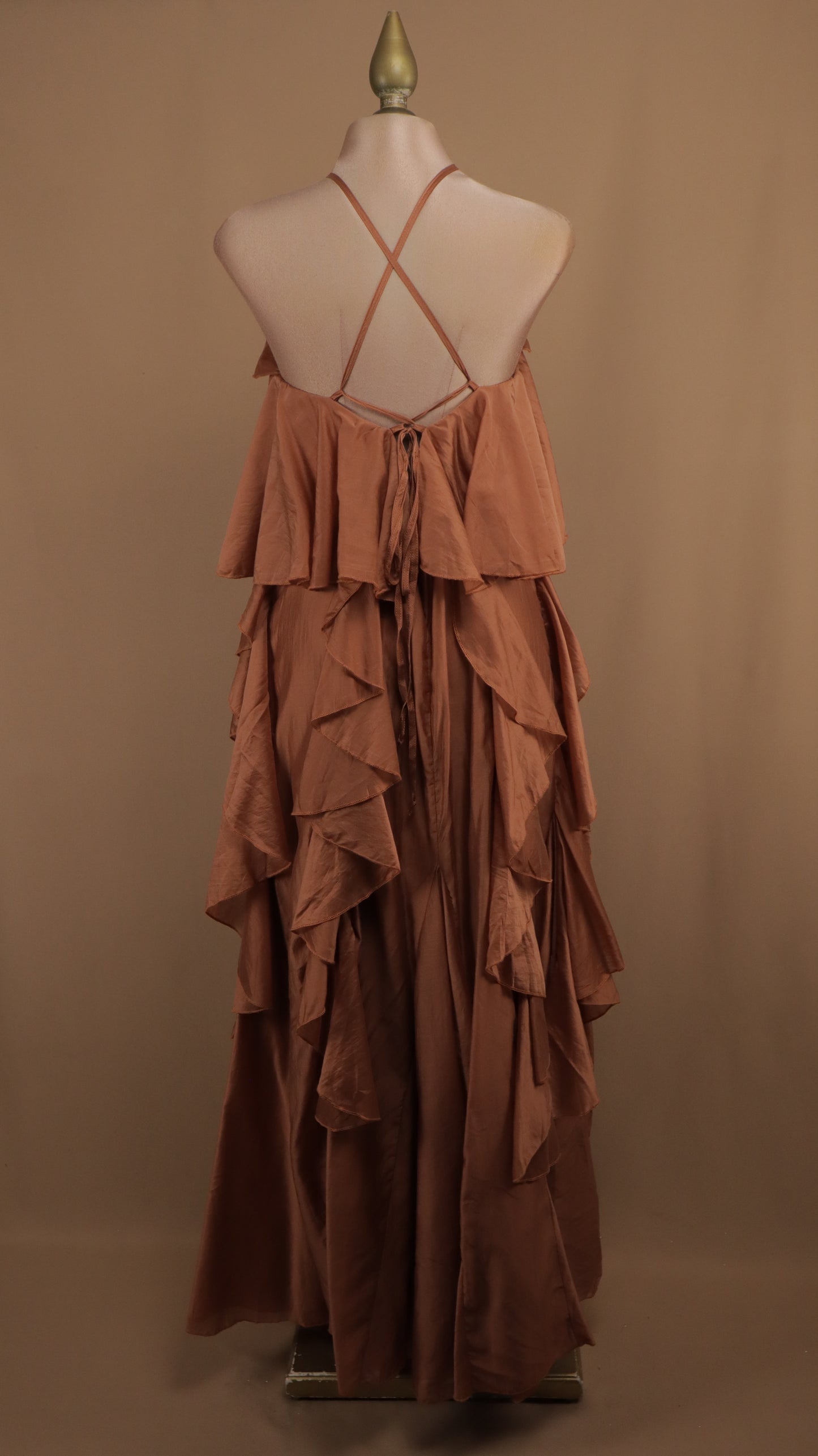 Vestido largo halter y olanes