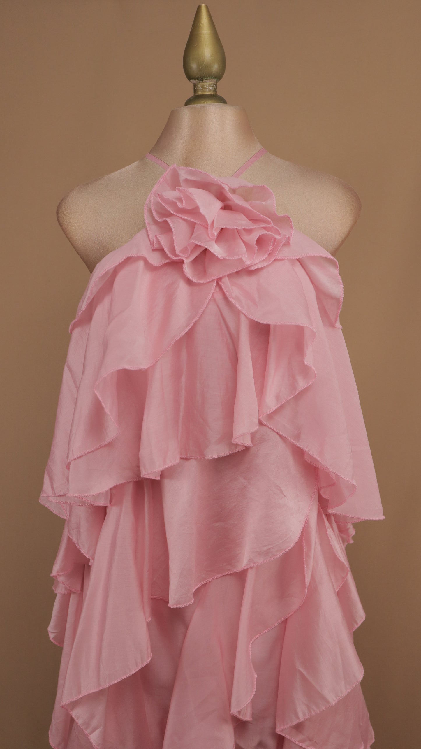 Vestido largo halter y olanes