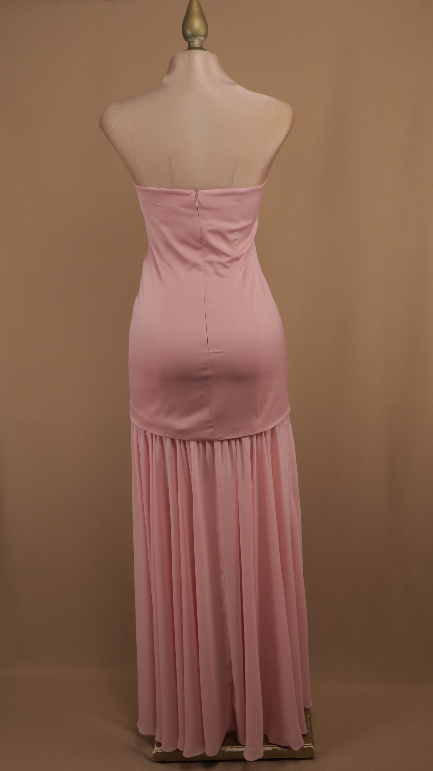 Vestido largo estraple con falda de chiffon