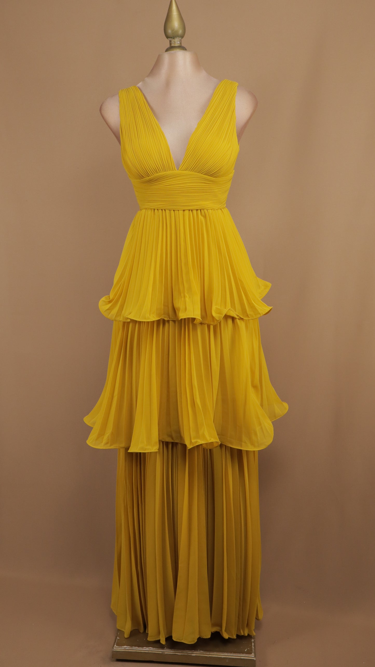 Vestido largo de olanes y plisado