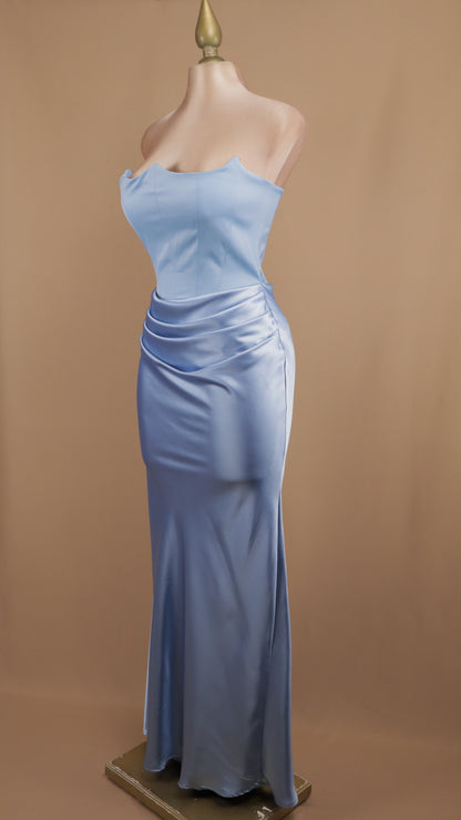 Vestido largo satinado estraple con corset