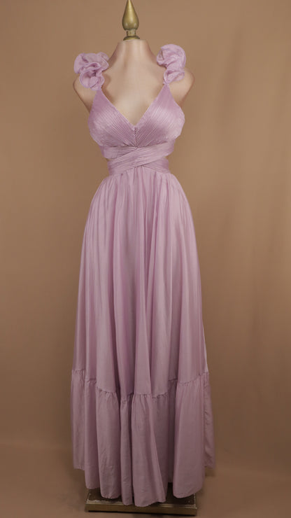 Vestido largo con escote en la espalda y escarola
