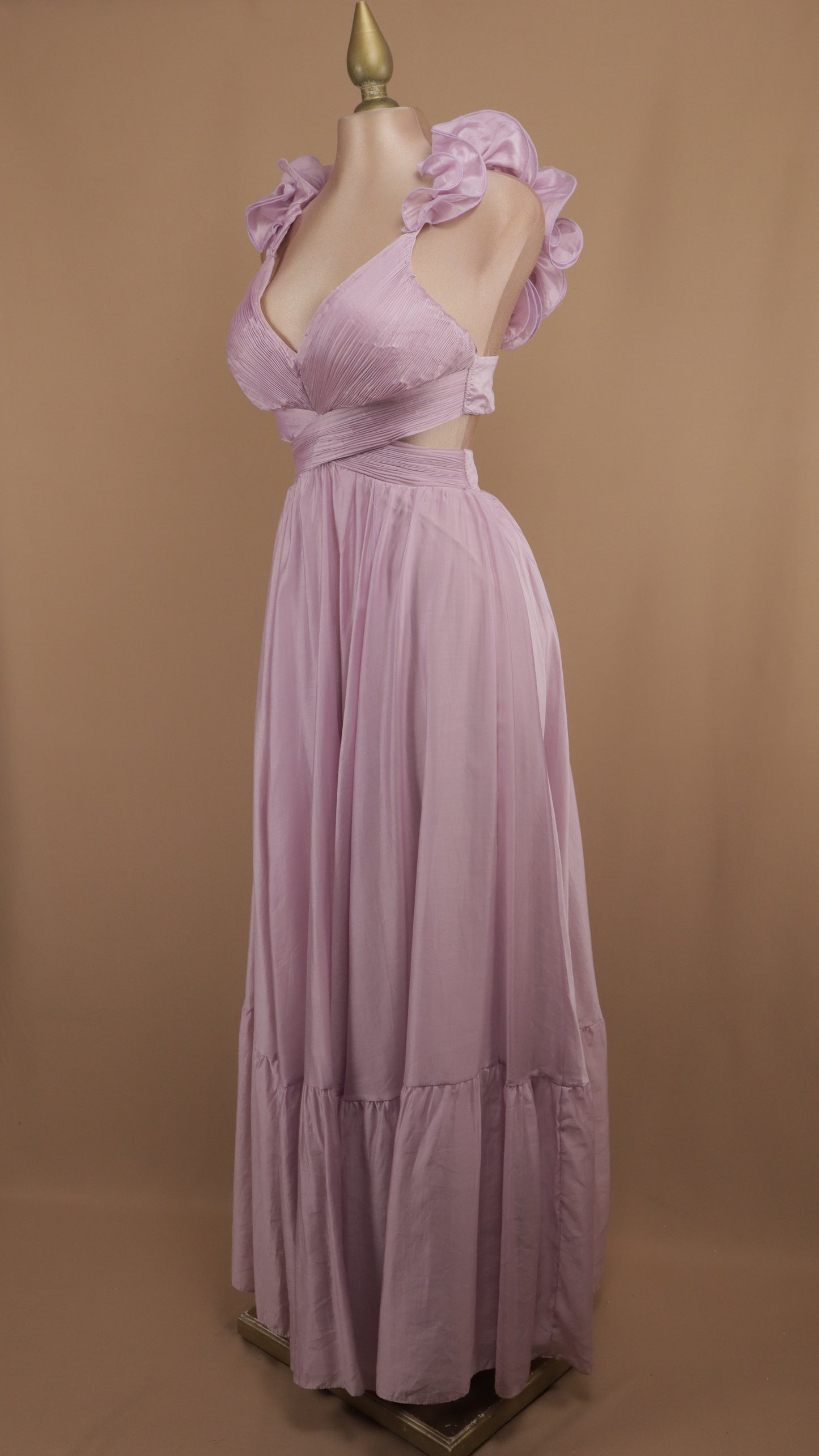 Vestido largo con escote en la espalda y escarola