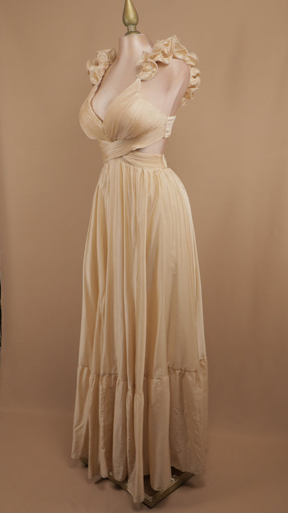Vestido largo con escote en la espalda y escarola