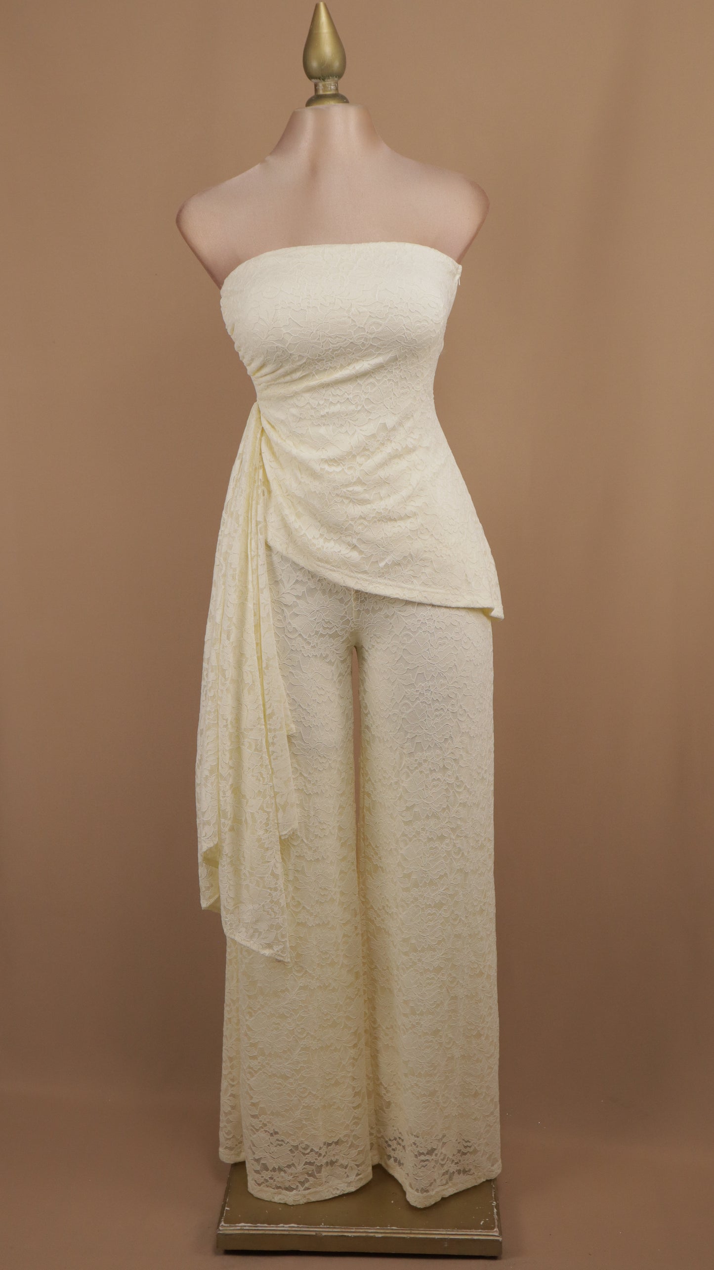 Conjunto de pantalón y blusa estraple de encaje