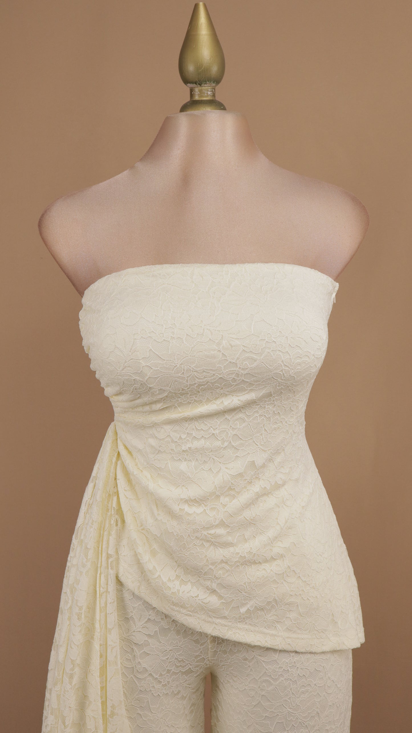 Conjunto de pantalón y blusa estraple de encaje