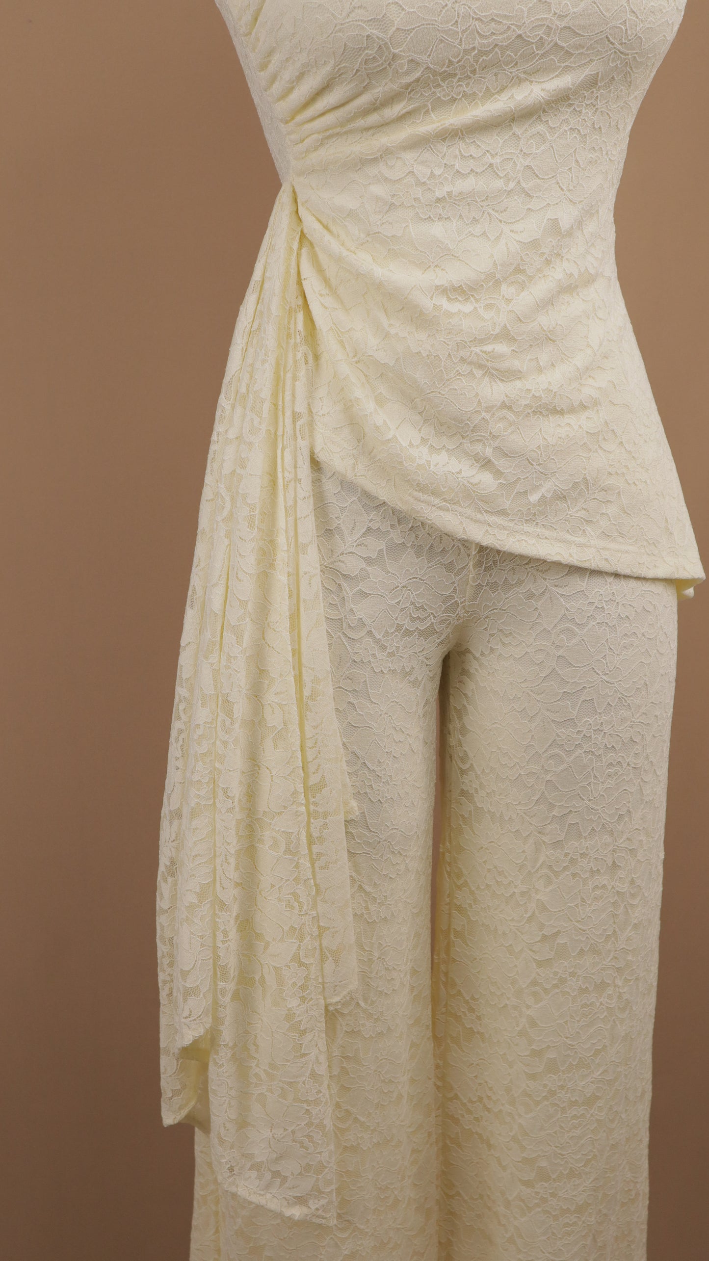 Conjunto de pantalón y blusa estraple de encaje