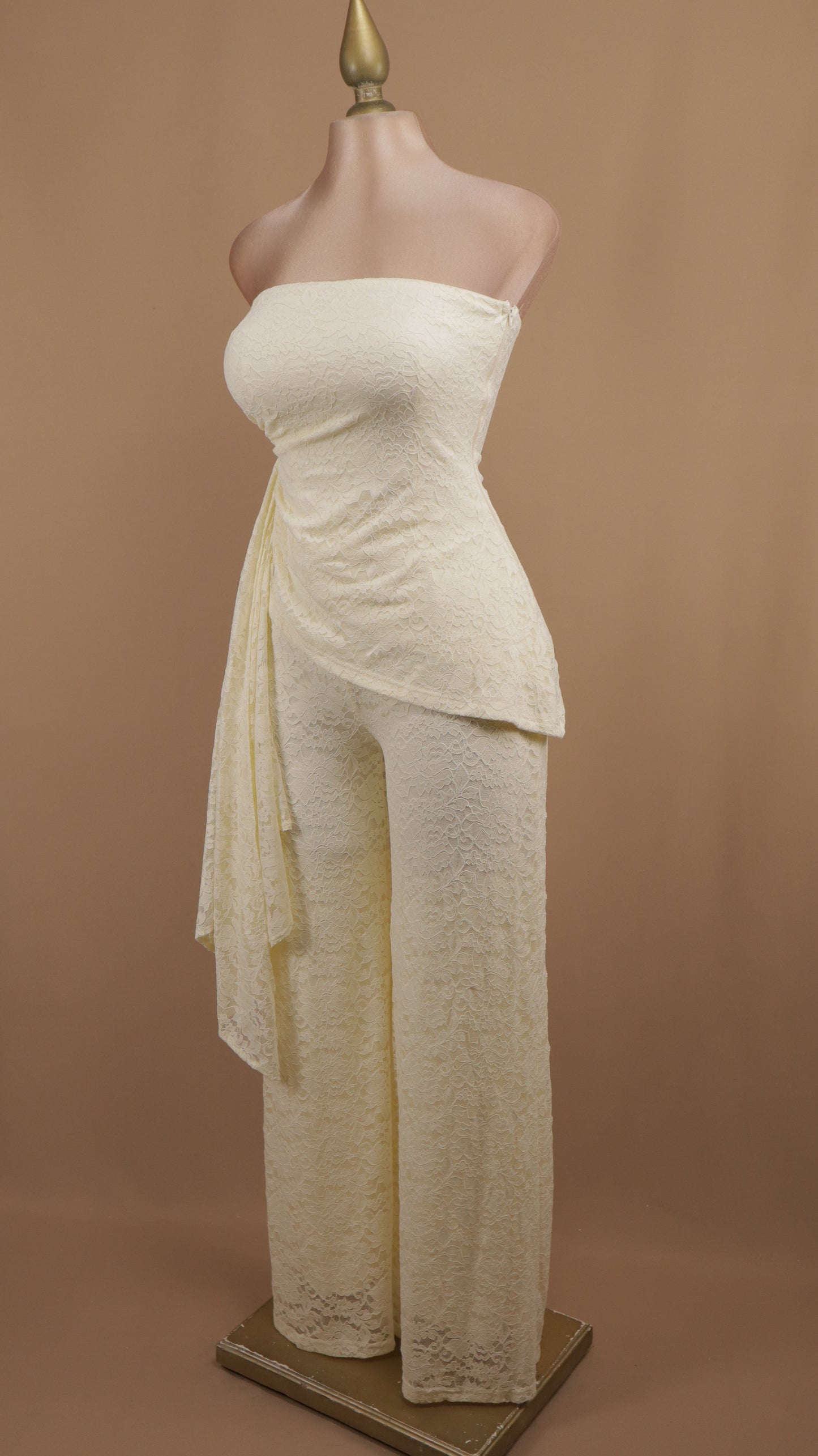 Conjunto de pantalón y blusa estraple de encaje