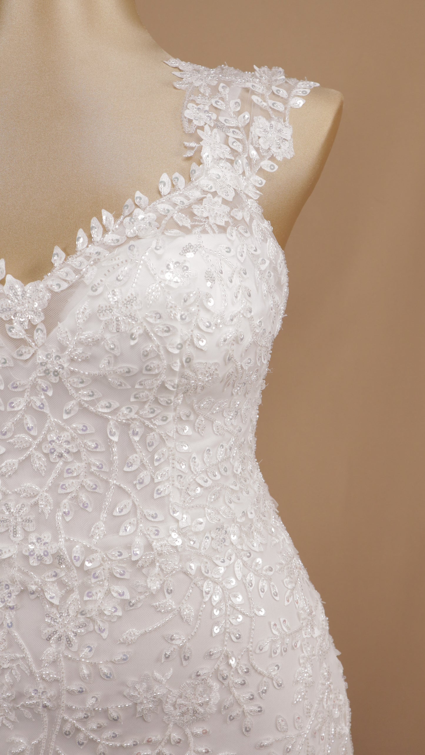 Vestido largo corte sirena con aplicación