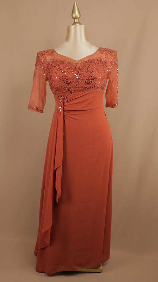 Vestido largo plus size con manga y aplicación