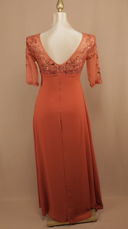 Vestido largo plus size con manga y aplicación