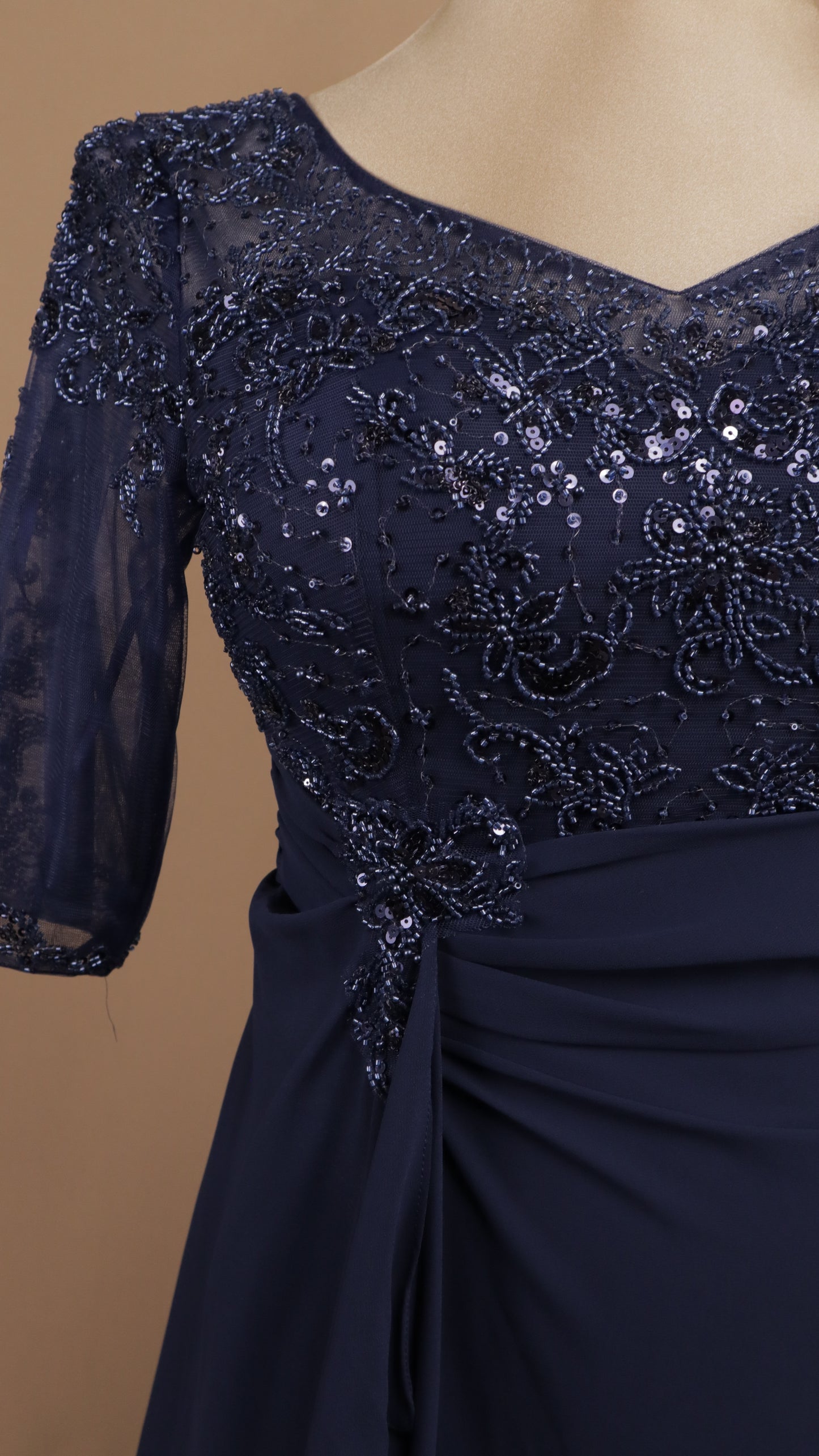 Vestido largo plus size con manga y aplicación