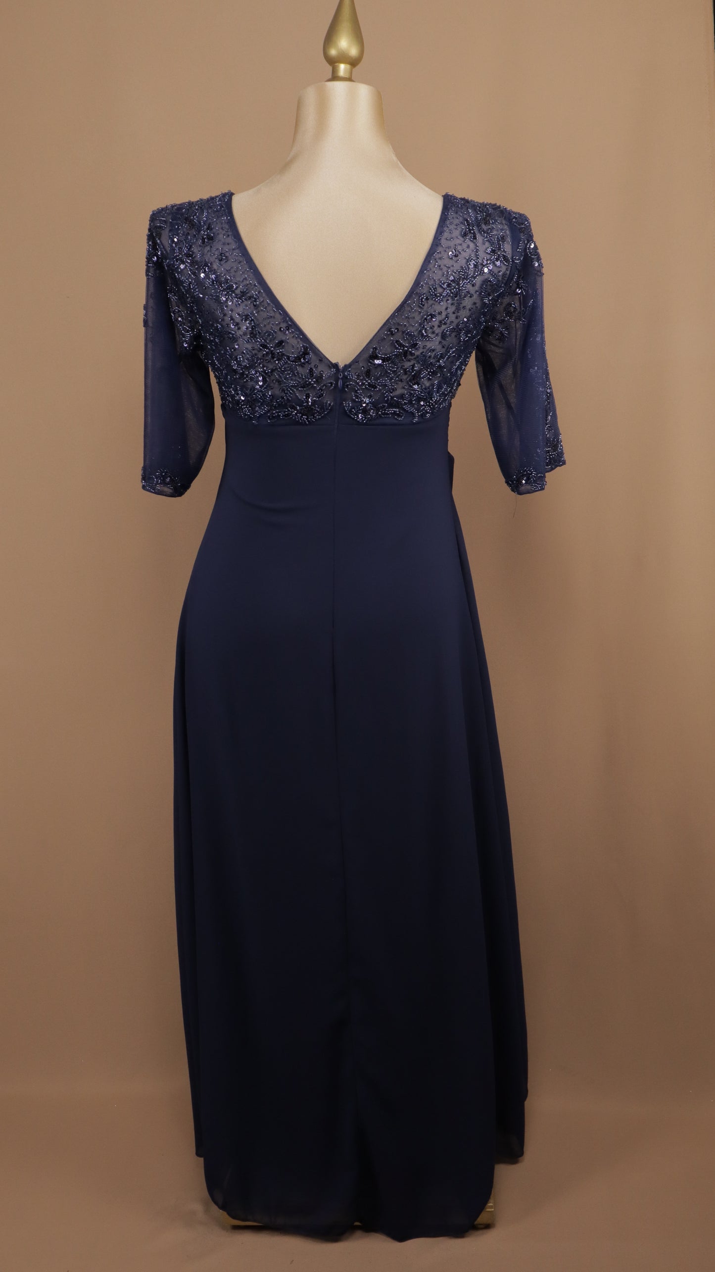 Vestido largo plus size con manga y aplicación