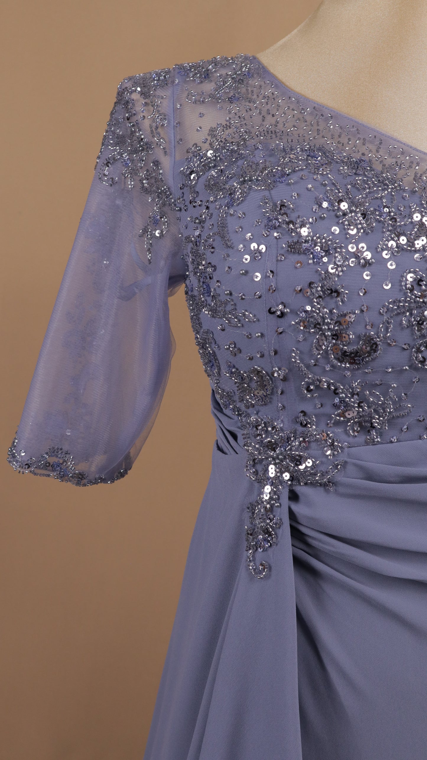 Vestido largo plus size con manga y aplicación