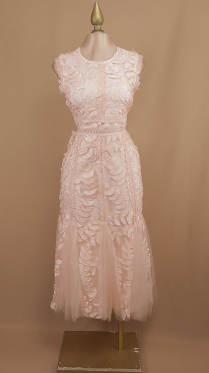 Vestido midi de tull con hojas en 3D