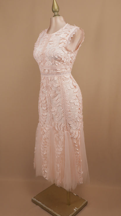 Vestido midi de tull con hojas en 3D
