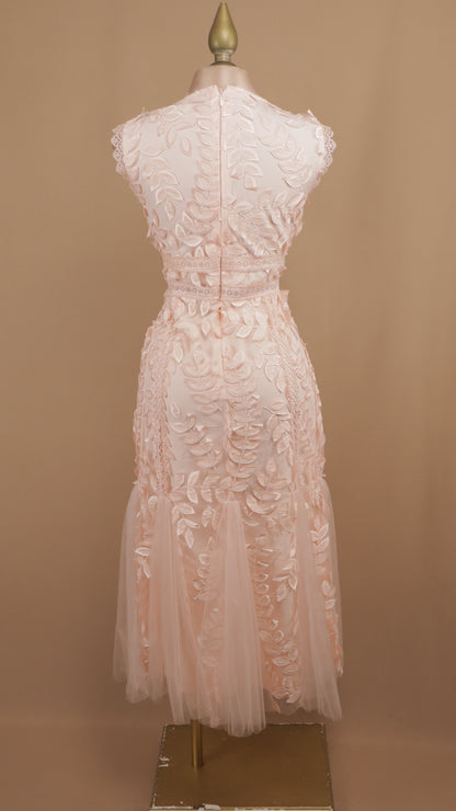 Vestido midi de tull con hojas en 3D