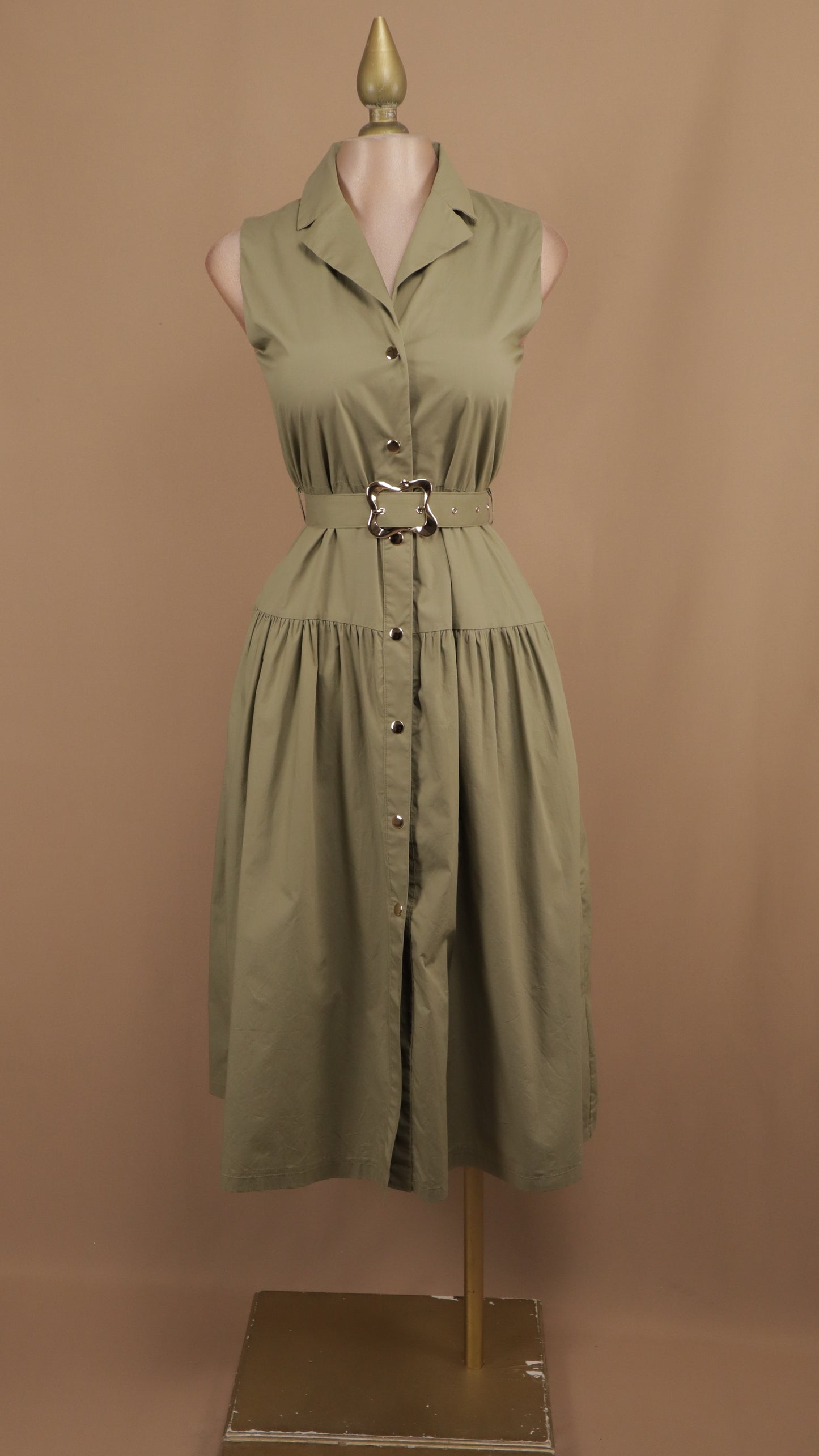 Vestido midi con cuello y cinto