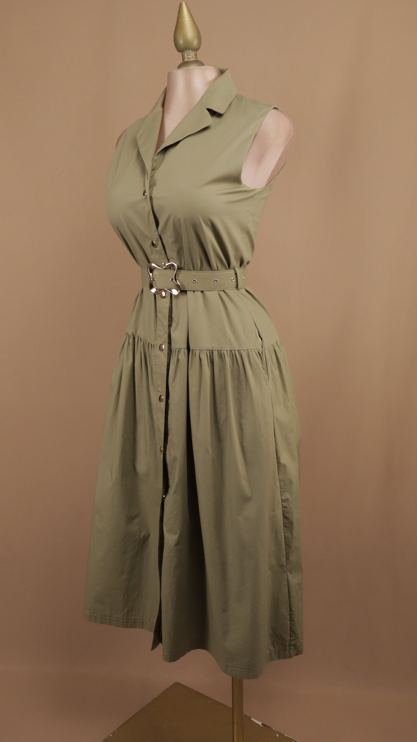 Vestido midi con cuello y cinto