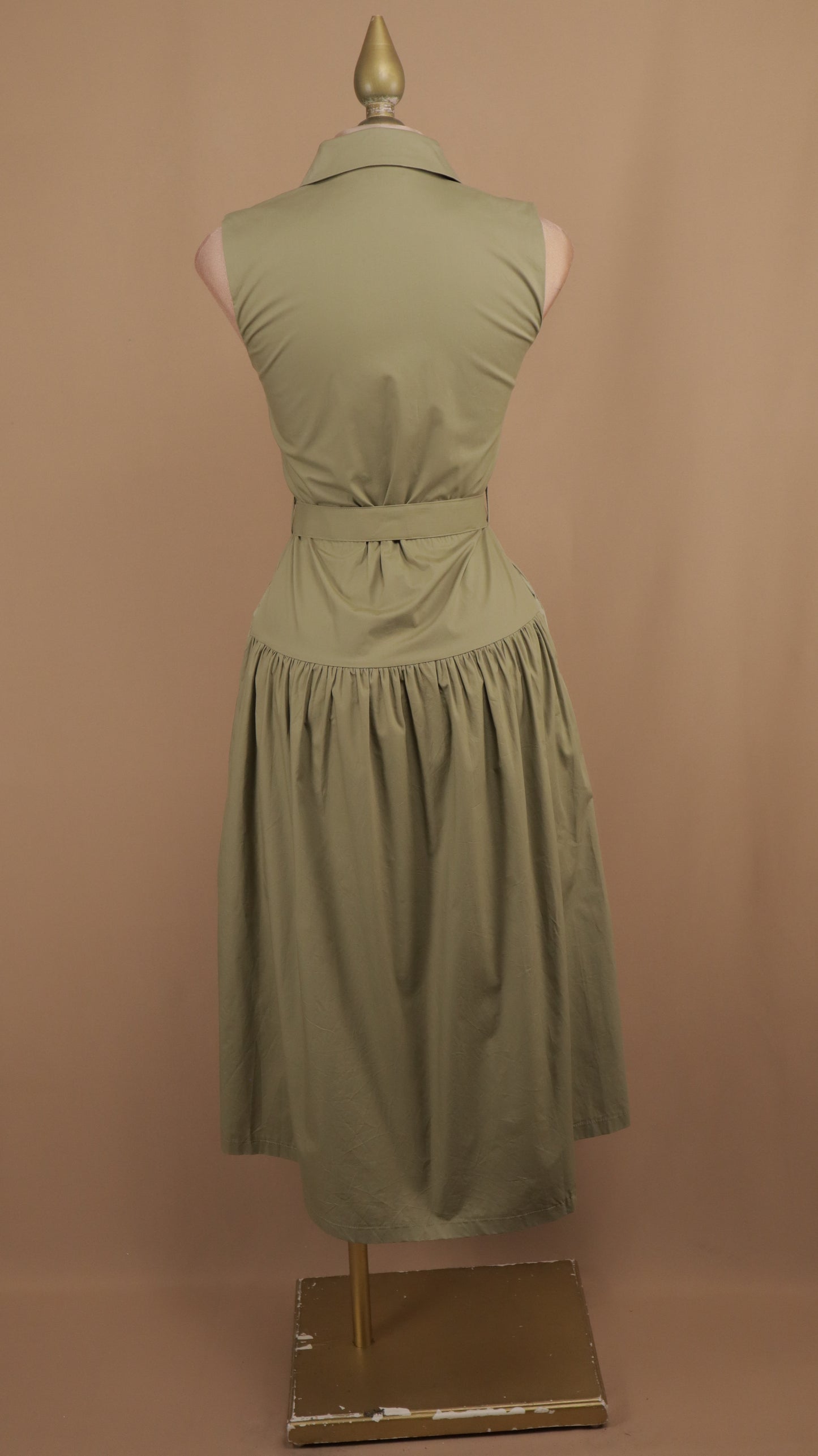 Vestido midi con cuello y cinto