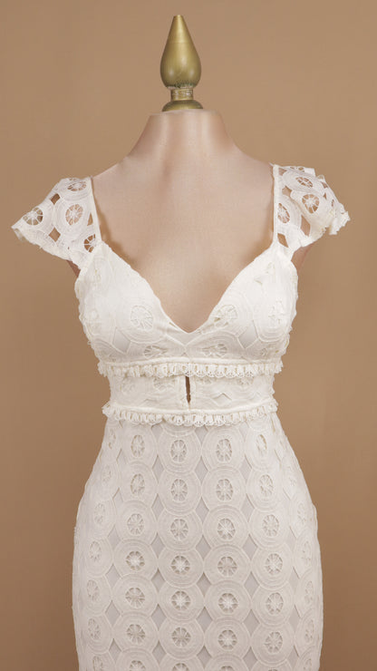 Vestido midi con encaje y manguita