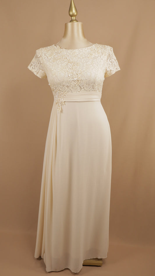 Vestido largo extra con encaje en busto y manga