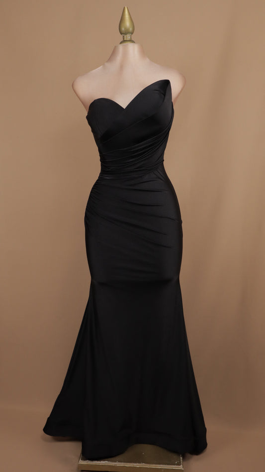 Vestido largo asimétrico estraple con pliegues