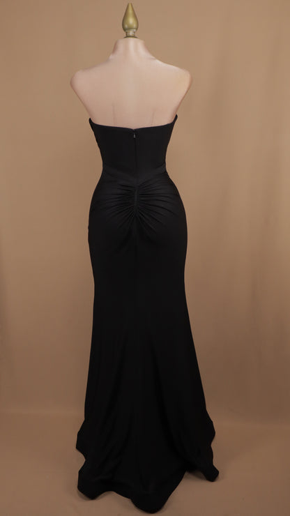 Vestido largo asimétrico estraple con pliegues