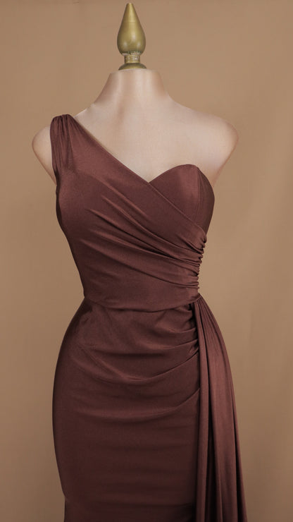 Vestido largo escote asimétrico de licra