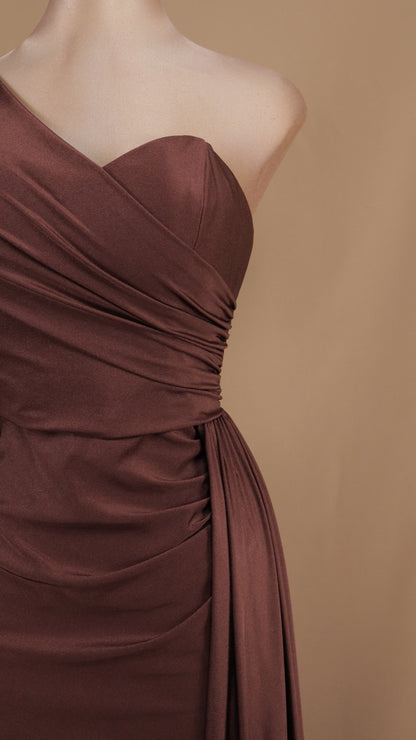 Vestido largo escote asimétrico de licra