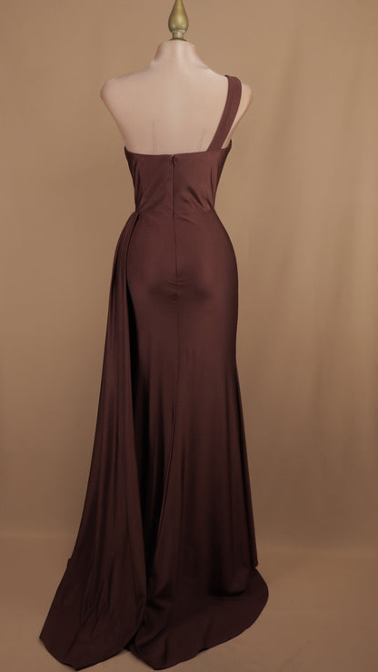 Vestido largo escote asimétrico de licra