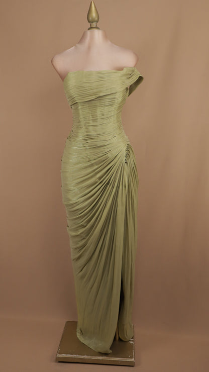 Vestido largo de un hombro con drapeado y destellos