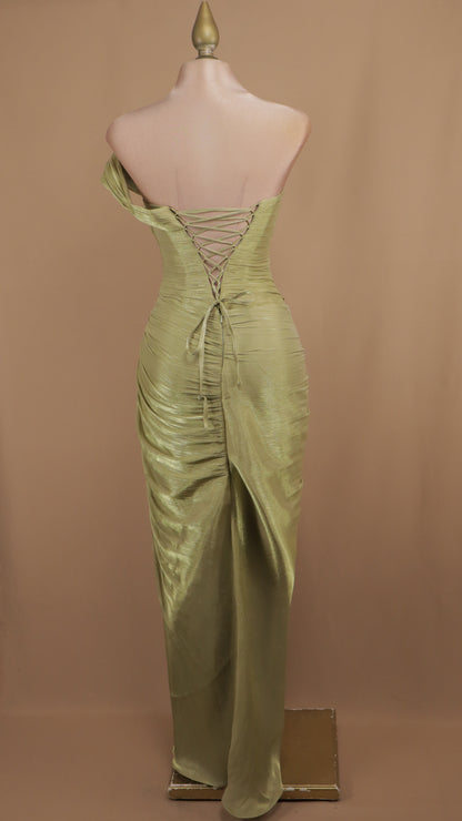 Vestido largo de un hombro con drapeado y destellos