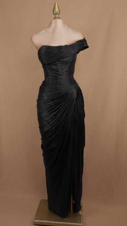 Vestido largo de un hombro con drapeado y destellos