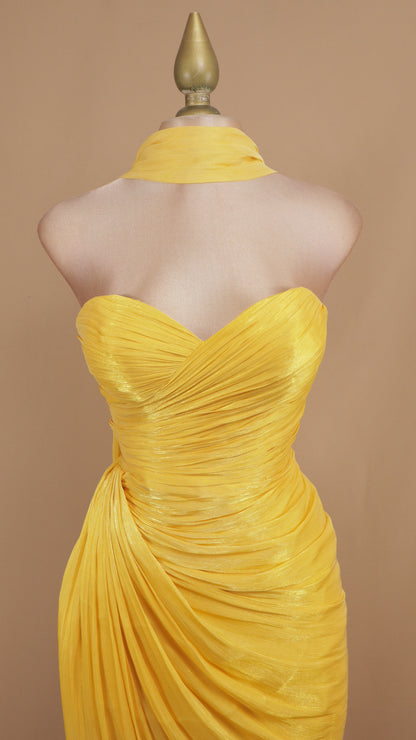 Vestido largo estraple drapeado con estola en cuello