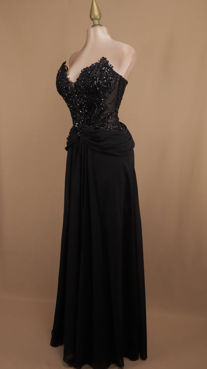 Vestido lardo estraple en línea A con aplicación