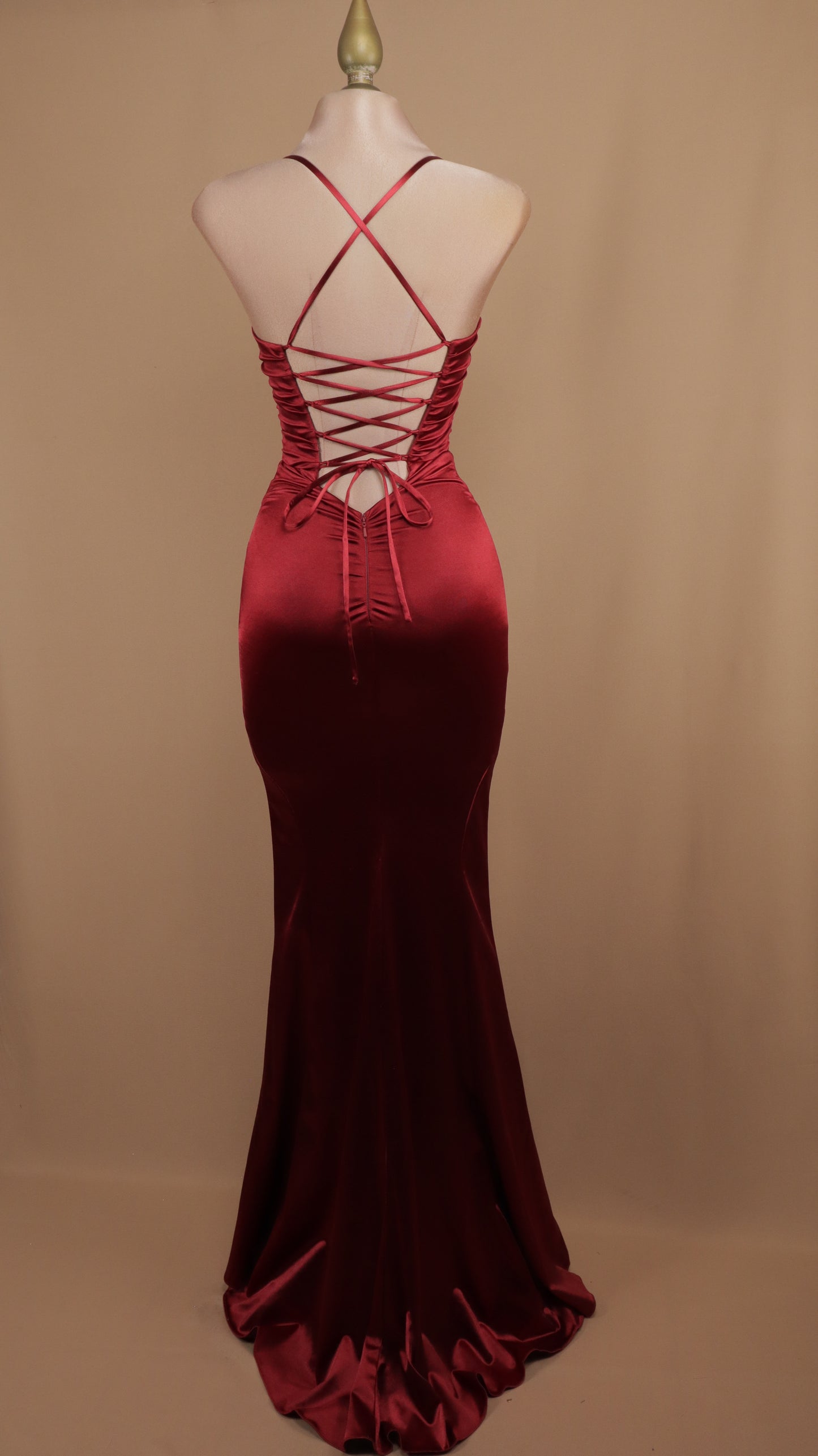 Vestido largo con escote en V y corset