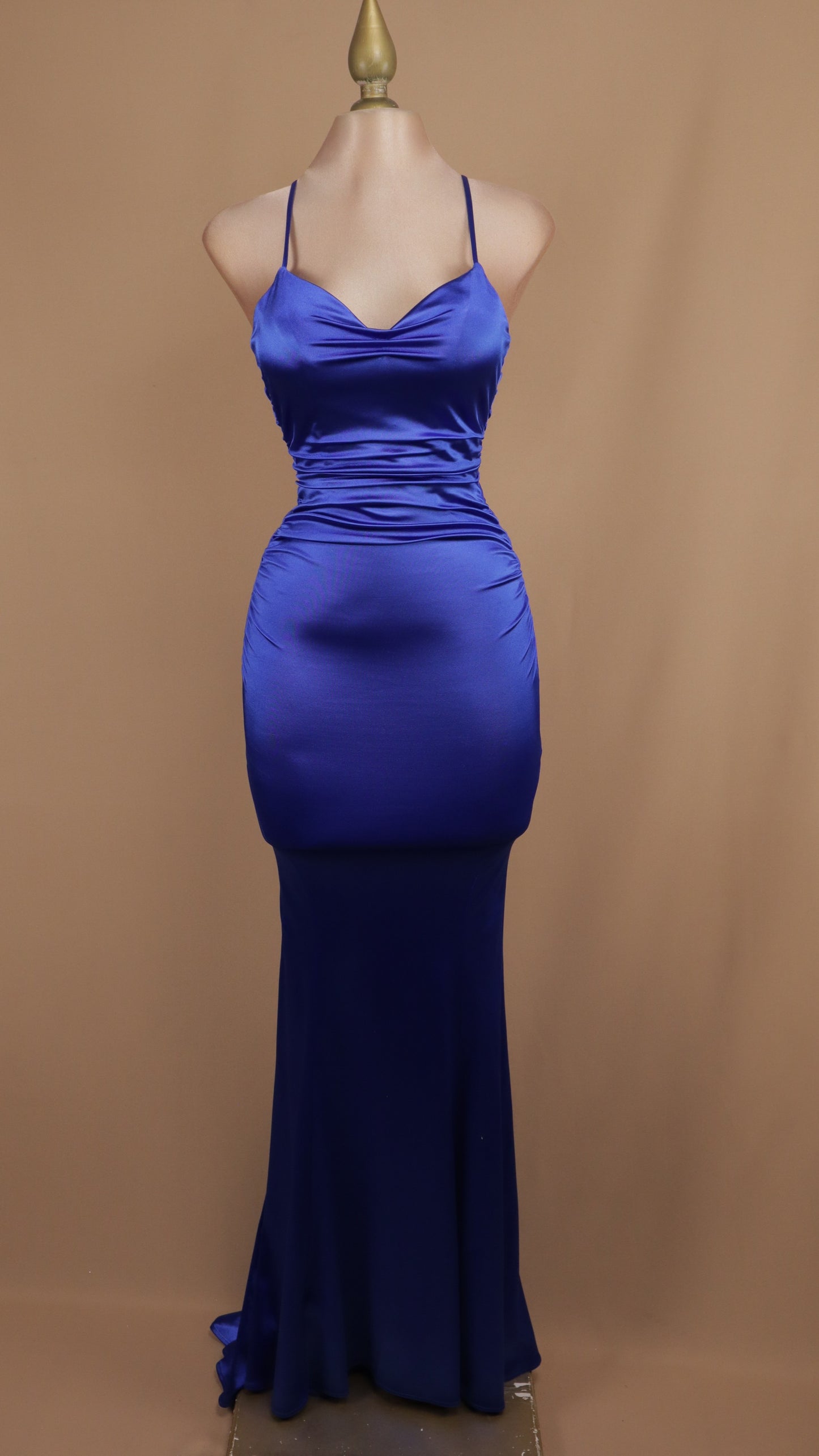 Vestido largo con escote en V y corset