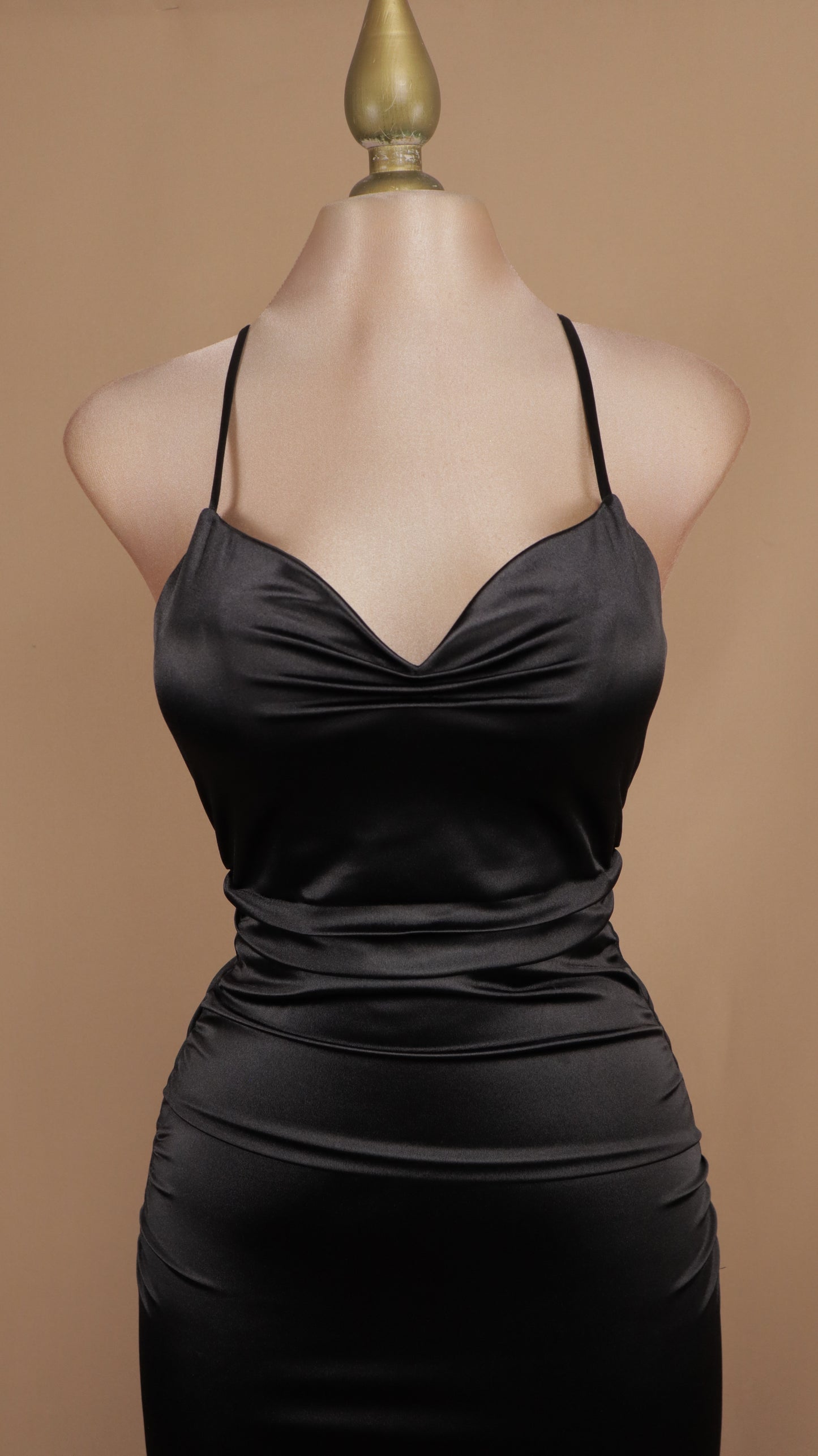 Vestido largo con escote en V y corset