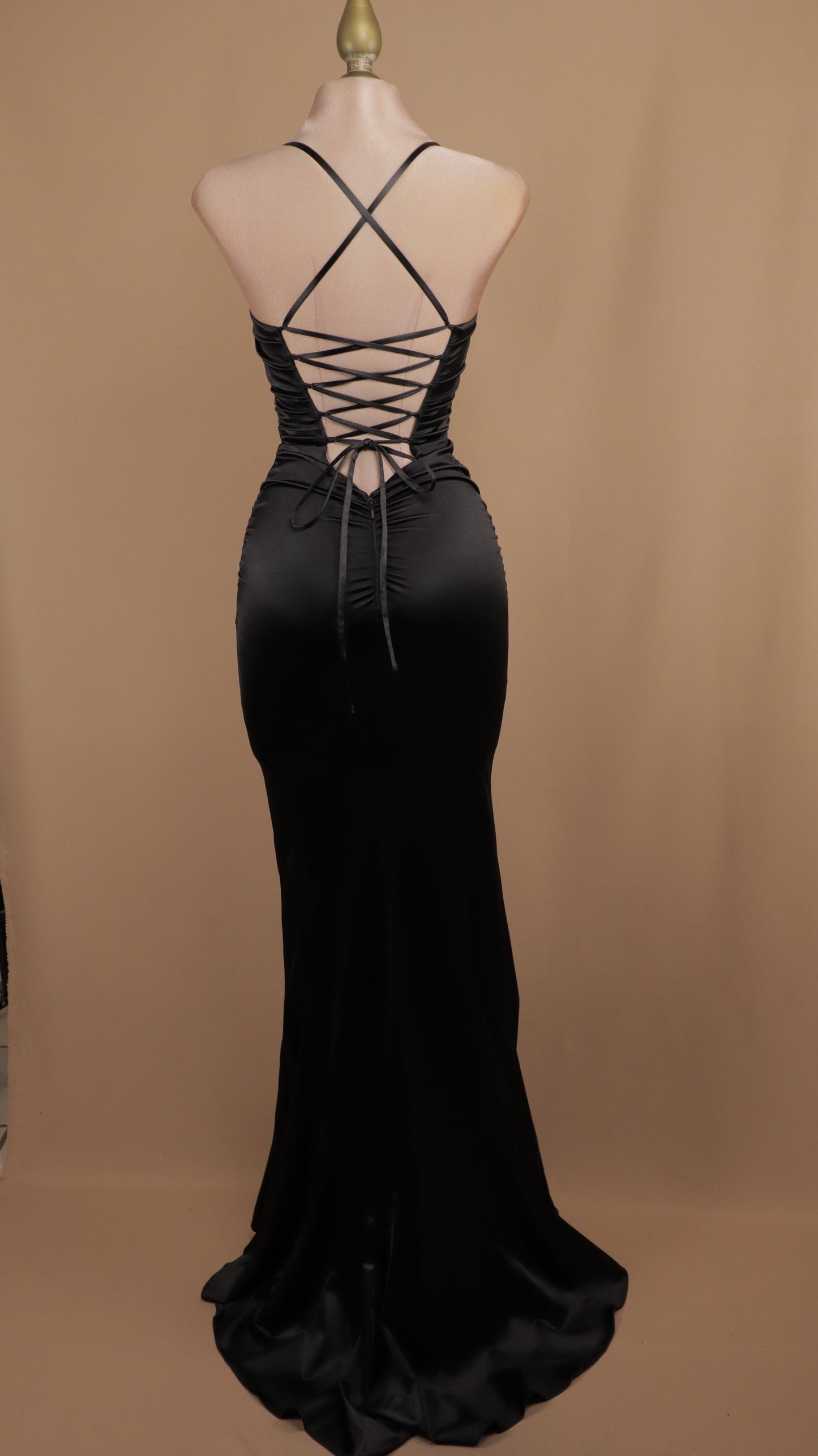 Vestido largo con escote en V y corset