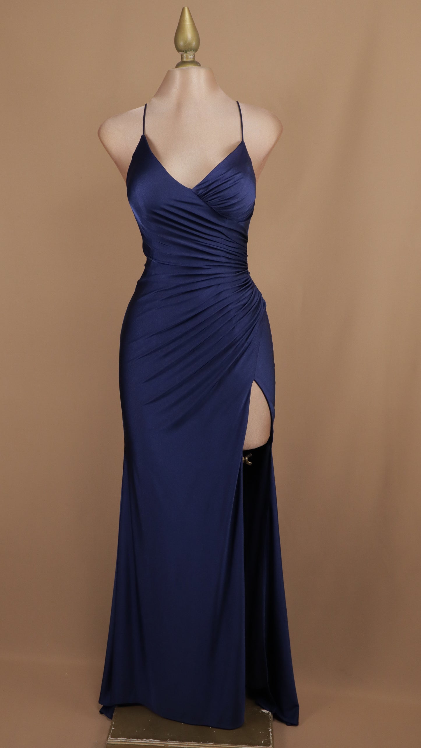 Vestido largo escote en V con corset y abertura