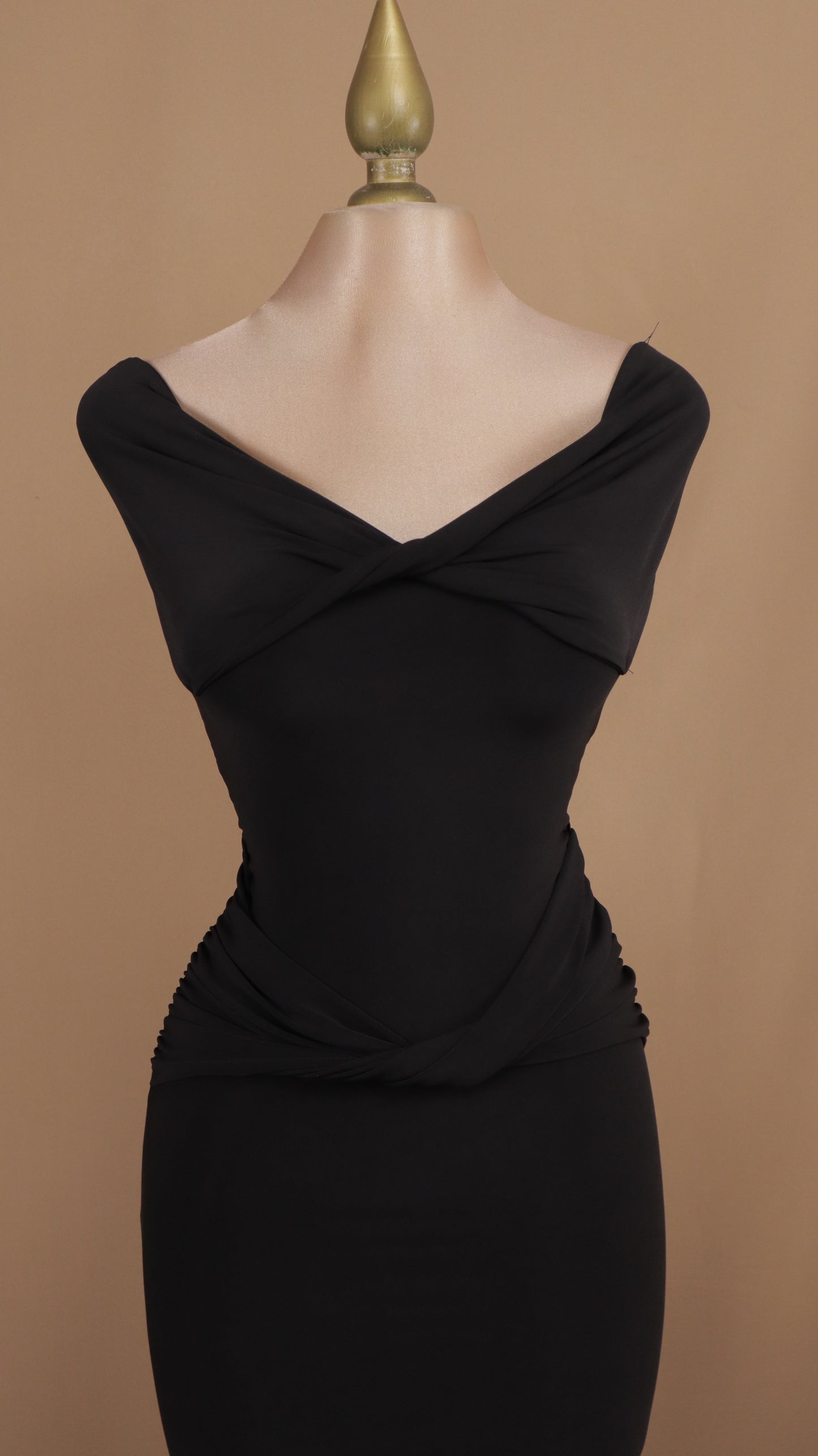 Vestido midi al hombro con escote en la espalda