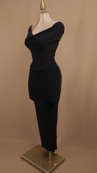 Vestido midi al hombro con escote en la espalda