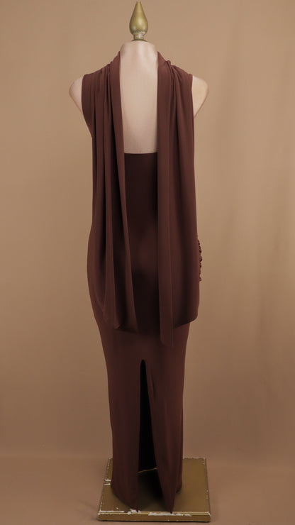 Vestido largo con cauda en cuello