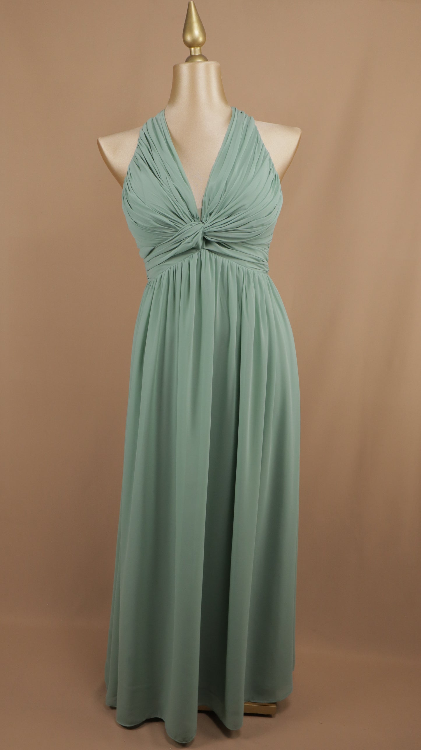 Vestido largo plus size con cuello halter y escote en la espalda