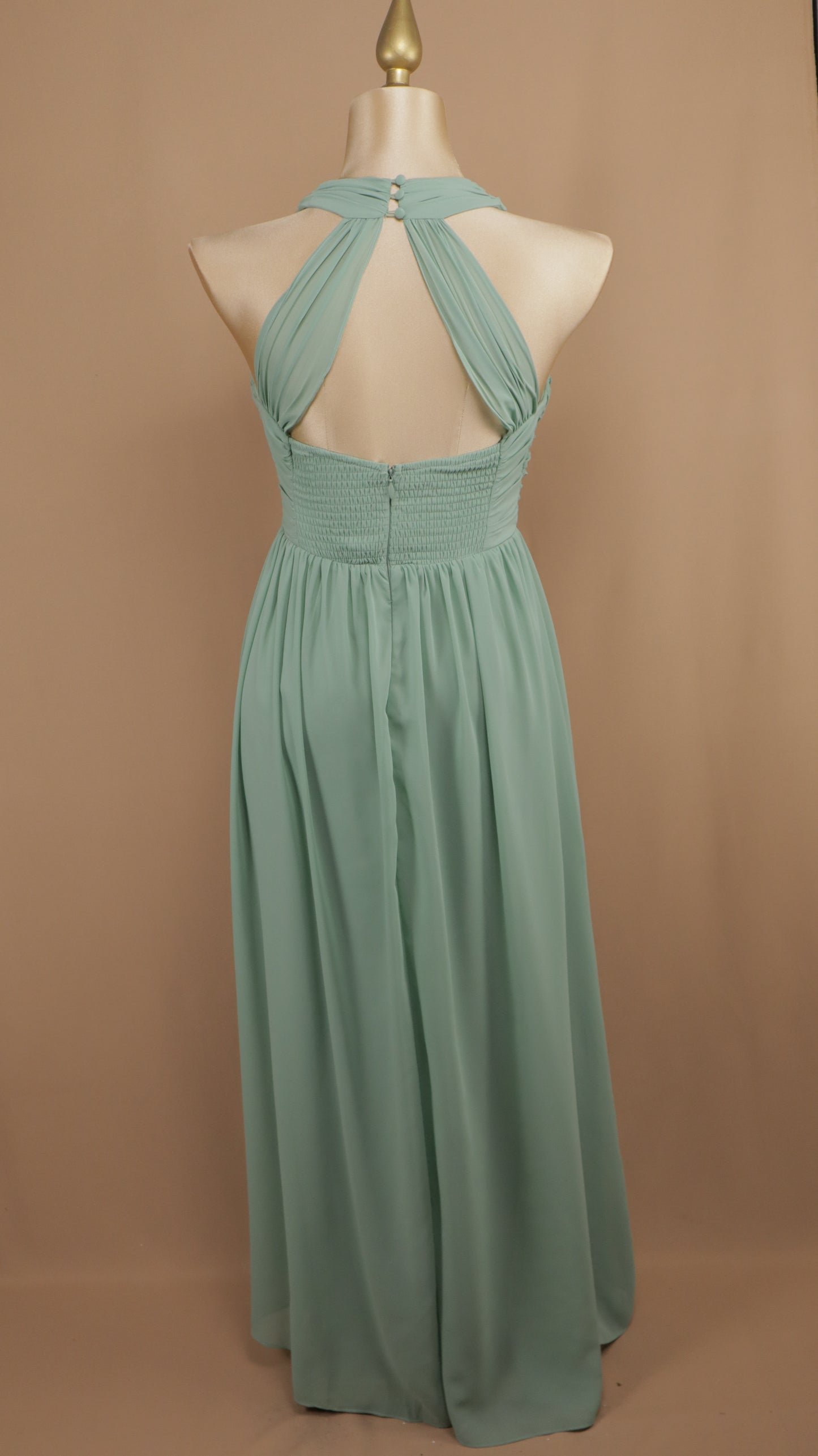 Vestido largo plus size con cuello halter y escote en la espalda