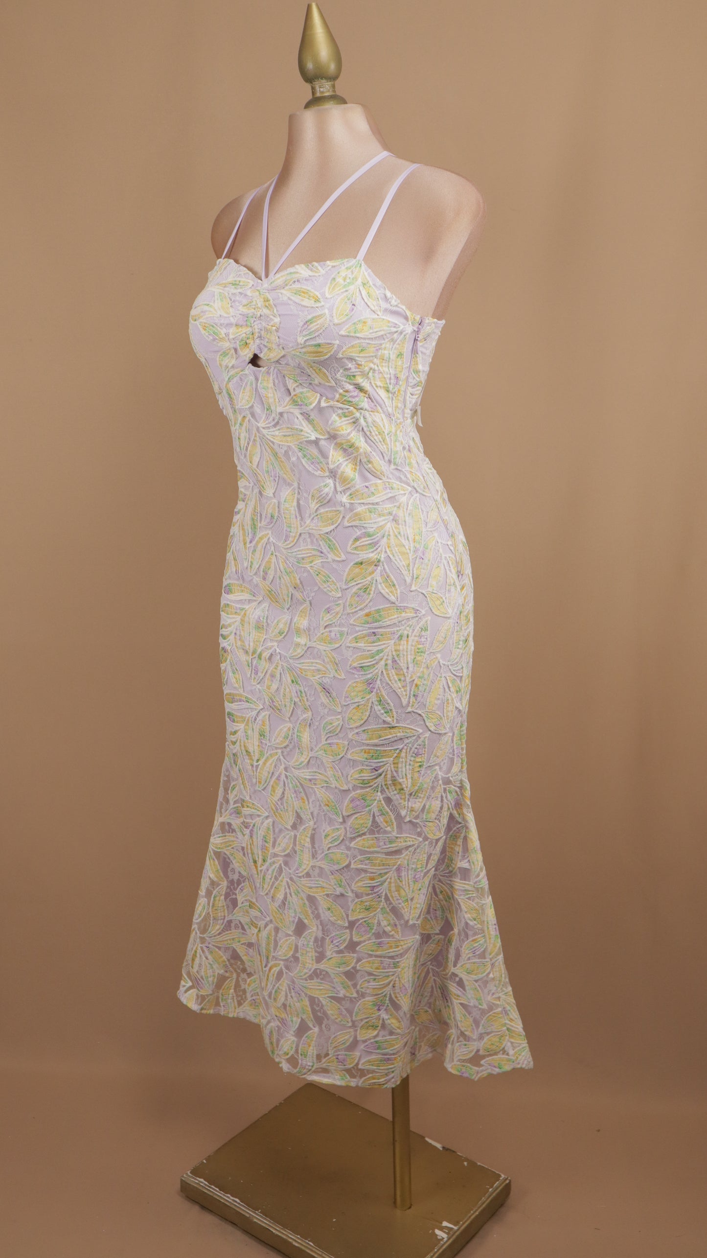 Vestido midi estampado y tipo cuello halter