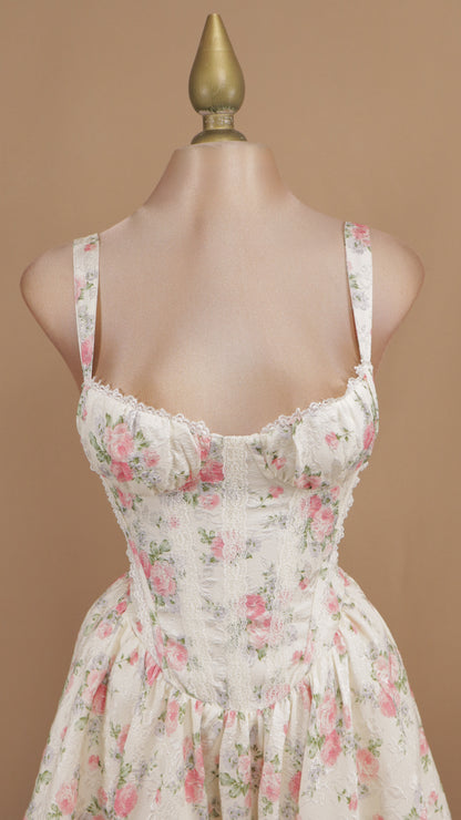 Vestido corto estampado pomposo con moño en la espalda