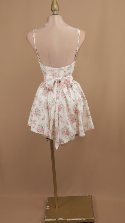 Vestido corto estampado pomposo con moño en la espalda
